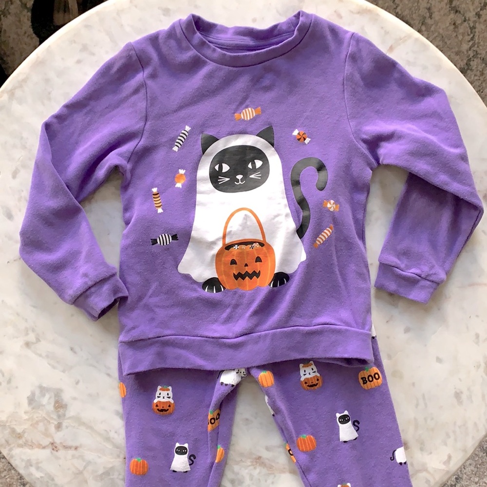 Girl 6-7 Yrs. Halloween Pjs